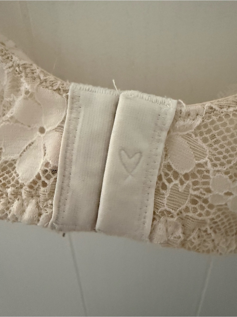 VICTORIA’S SECRET Push Up Bra Non Padding Lace Cream 36DD - Picture 9 of 10